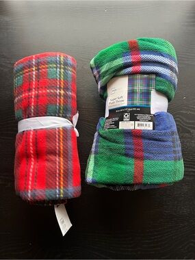 Old Navy Red and Green Plaid Super Soft Plush Throws (2 Pack)